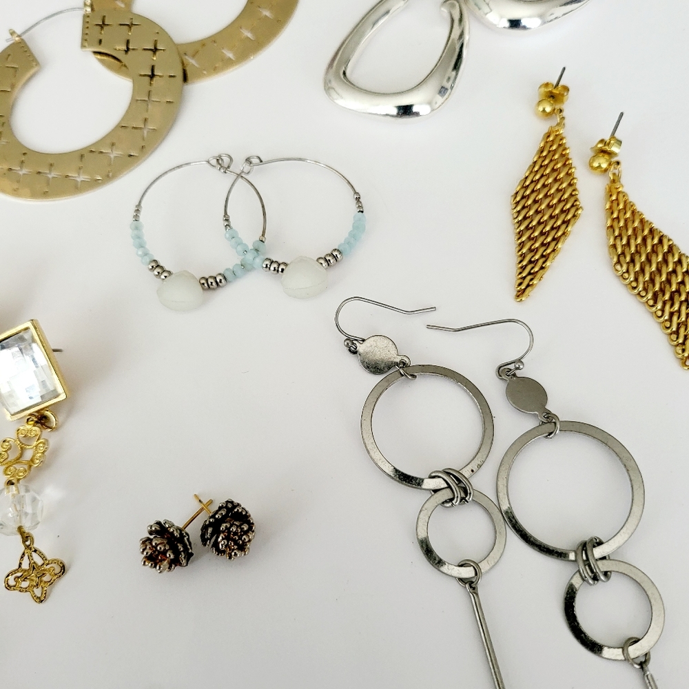 Earrings lot.